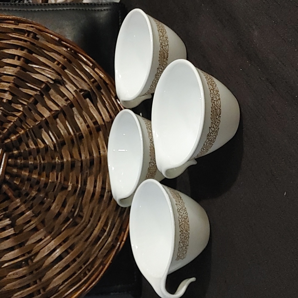 3/$50 4 Corelle Woodland Brown Cups